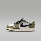 Medium Olive/Summit White/Sail/Black
