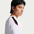 White/Black/Hot Punch/Hot Punch