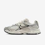 Summit White/Sail/Black/Light Orewood Brown