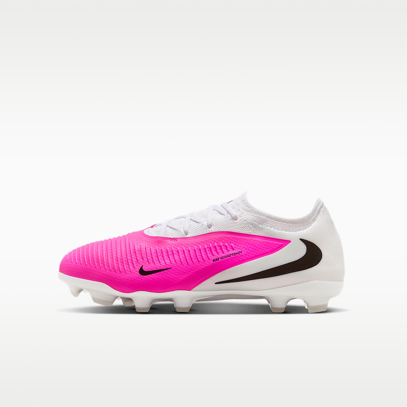 Nike Jr. Phantom 6 Low Pro Older Kids' Multi-Ground Football Boots