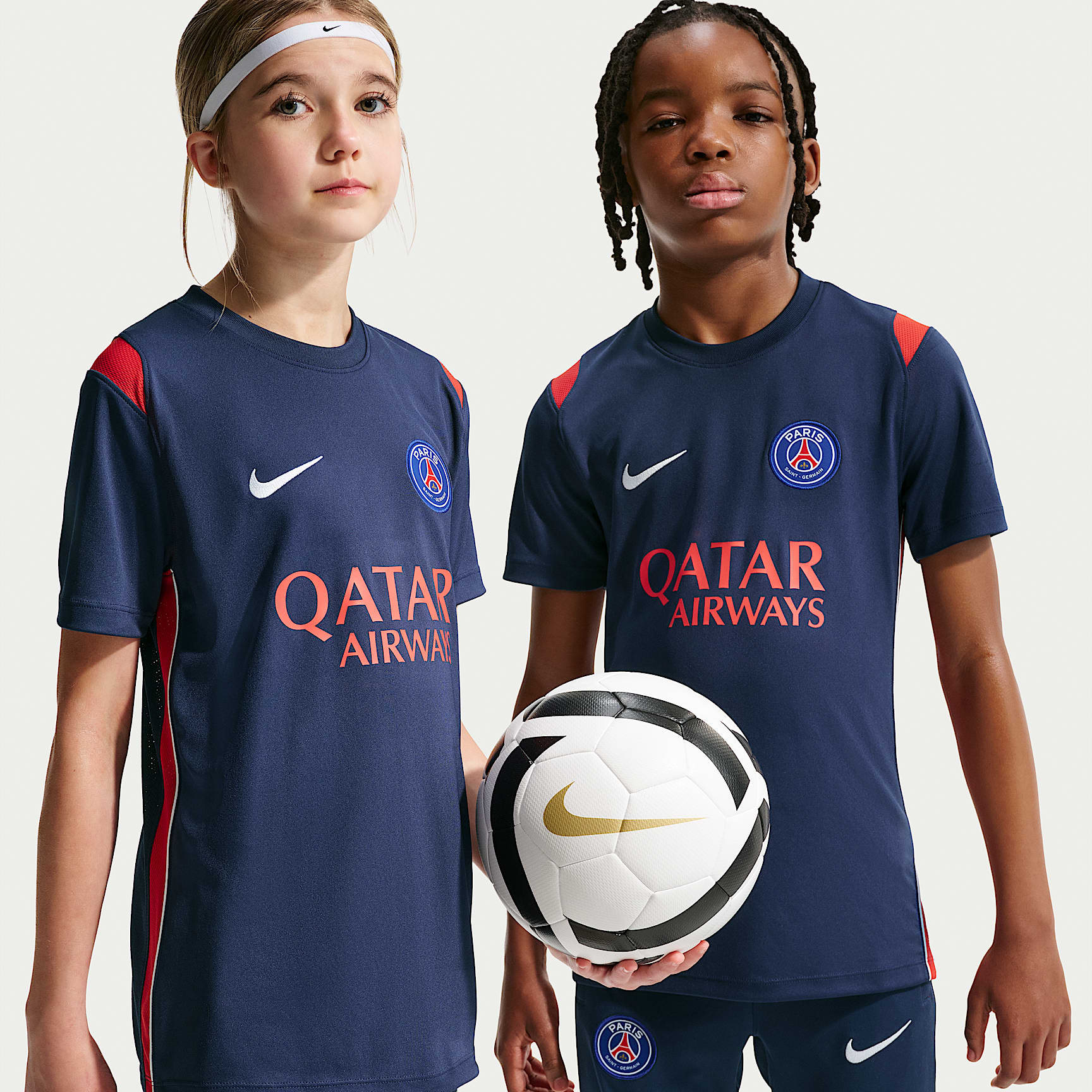Paris Saint-Germain Academy Pro Older Kids' Nike Dri-FIT Football Short-Sleeve Knit Top