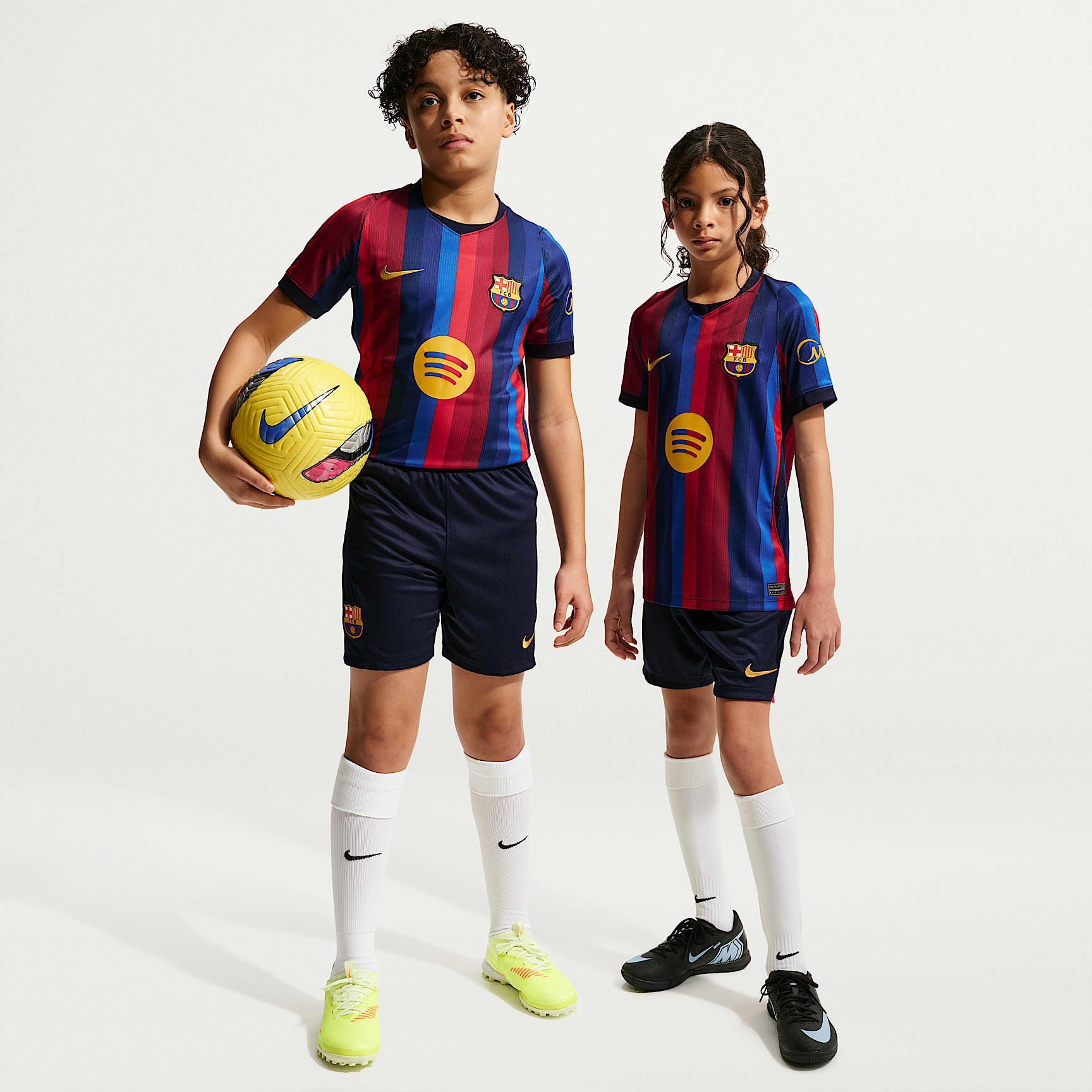 F.C. Barcelona 2026/27 Stadium Home Older Kids' Nike Dri-FIT Football Replica Shorts