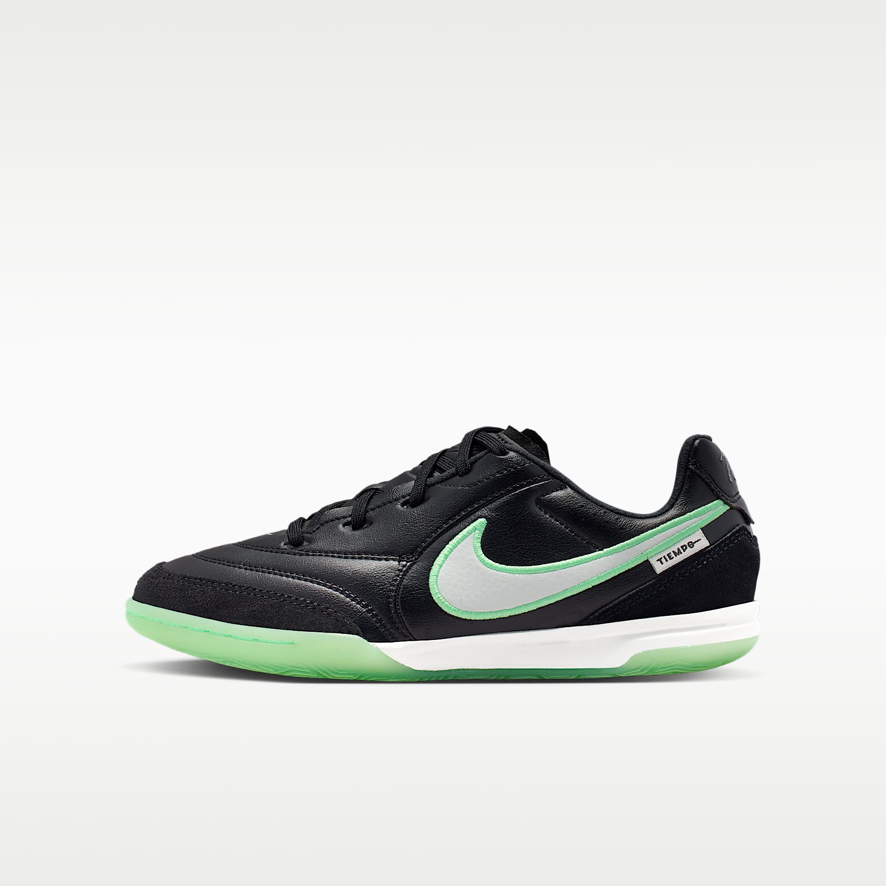Nike Jr. Tiempo Streetgato Older Kids' Indoor/Court Low-Top Football Shoes