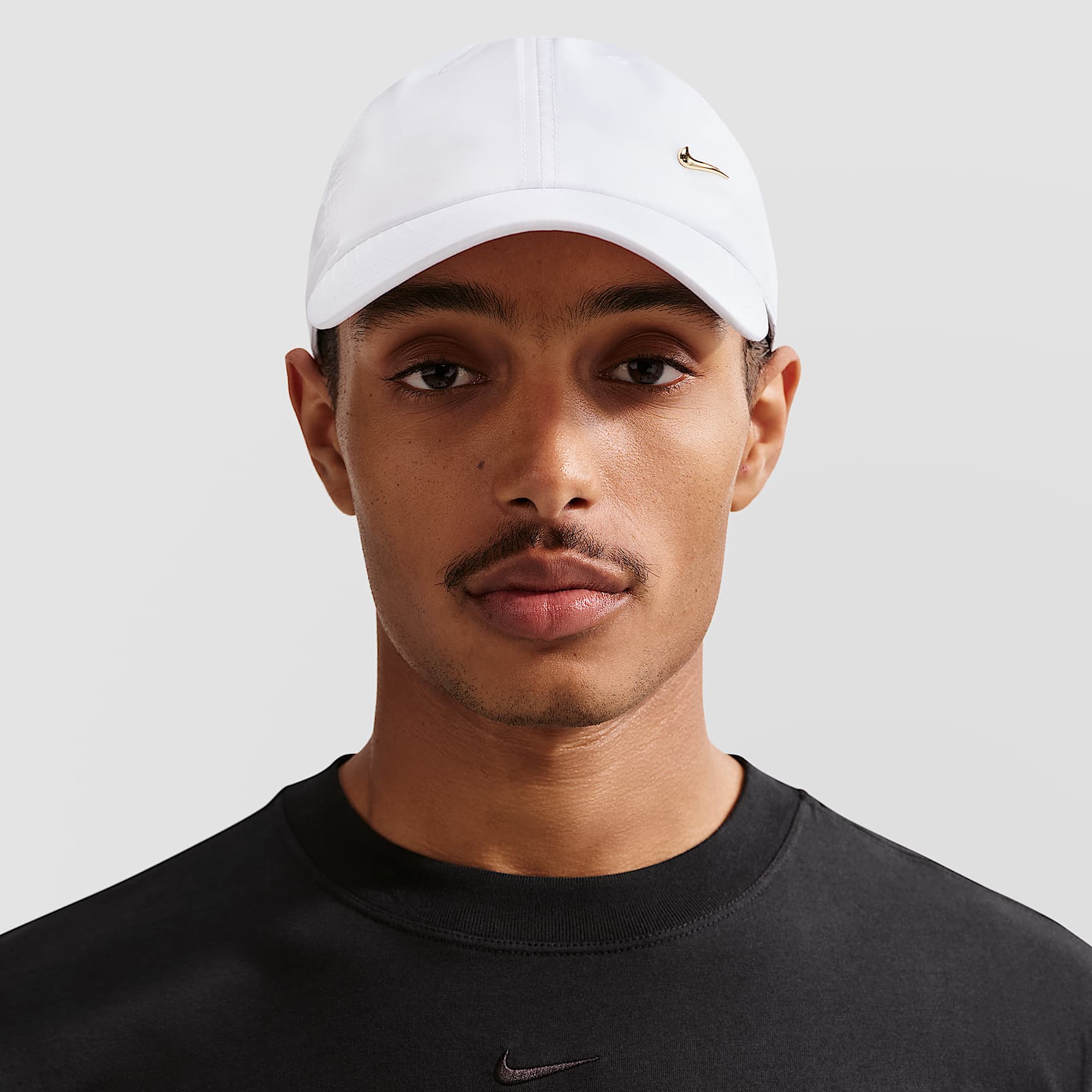 Nike Dri-FIT Club Unstructured Metal Swoosh Cap