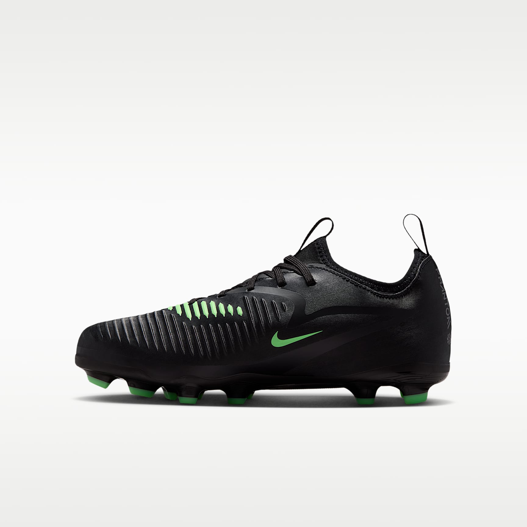 Nike Jr. Phantom 6 Low Academy Older Kids' Multi-Ground Football Boots