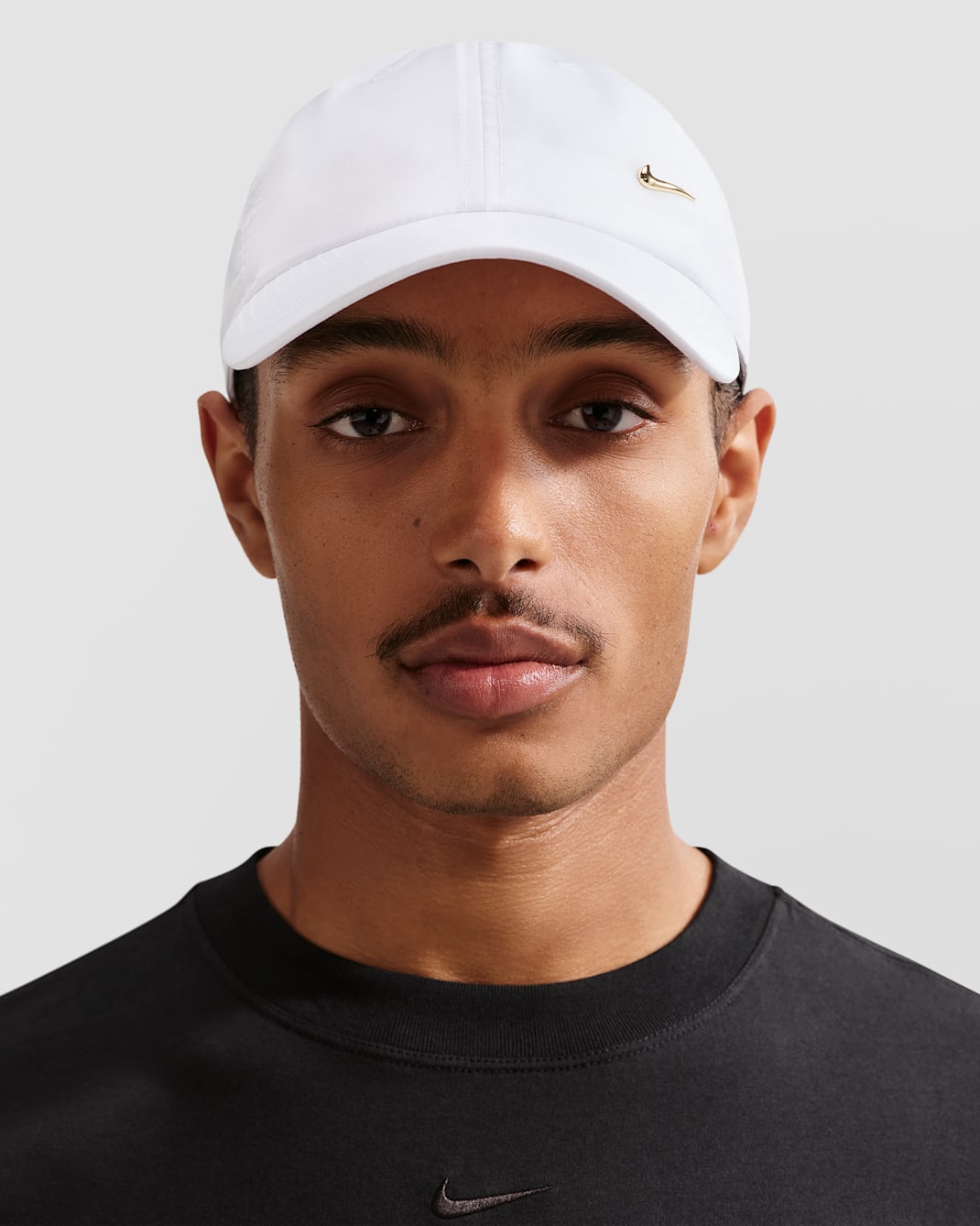 Nike Dri-FIT Club Unstructured Metal Swoosh Cap - White/Metallic Gold