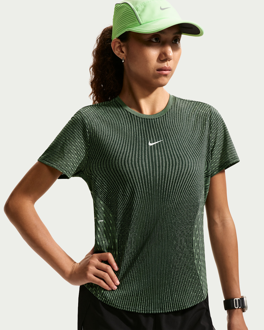 Nike Swift Aero-FIT Women's Short-Sleeve Running Top - Black/Light Green Spark