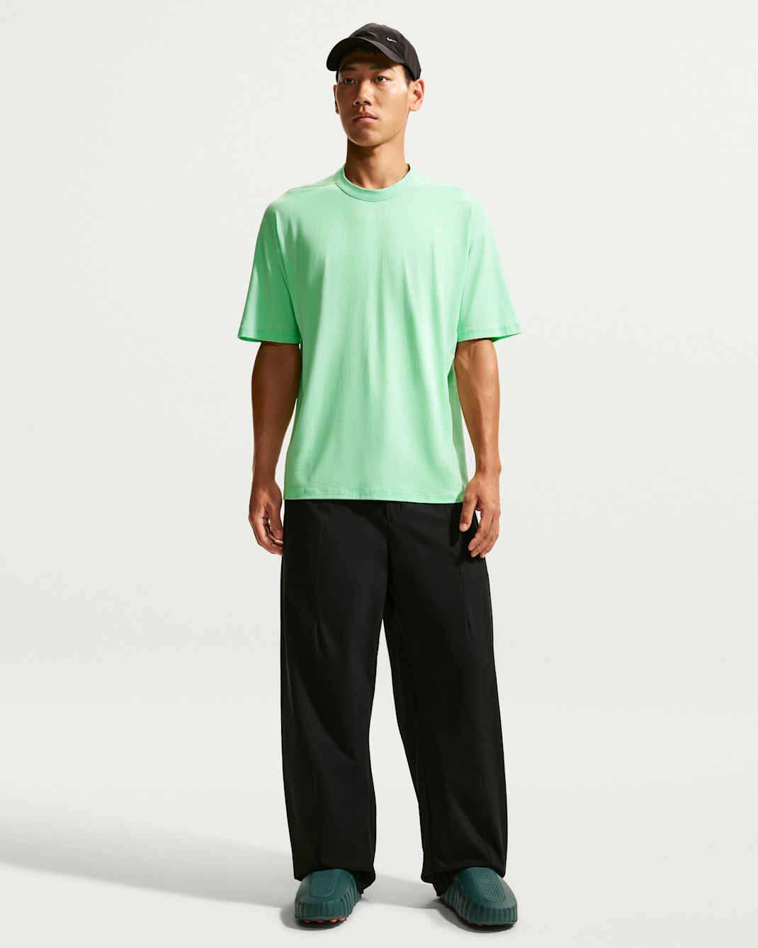 Nike 24.7 PerfectStretch Men's Dri-FIT UV Protection Barrel-Leg Trousers - Black/Black/Dark Smoke Grey