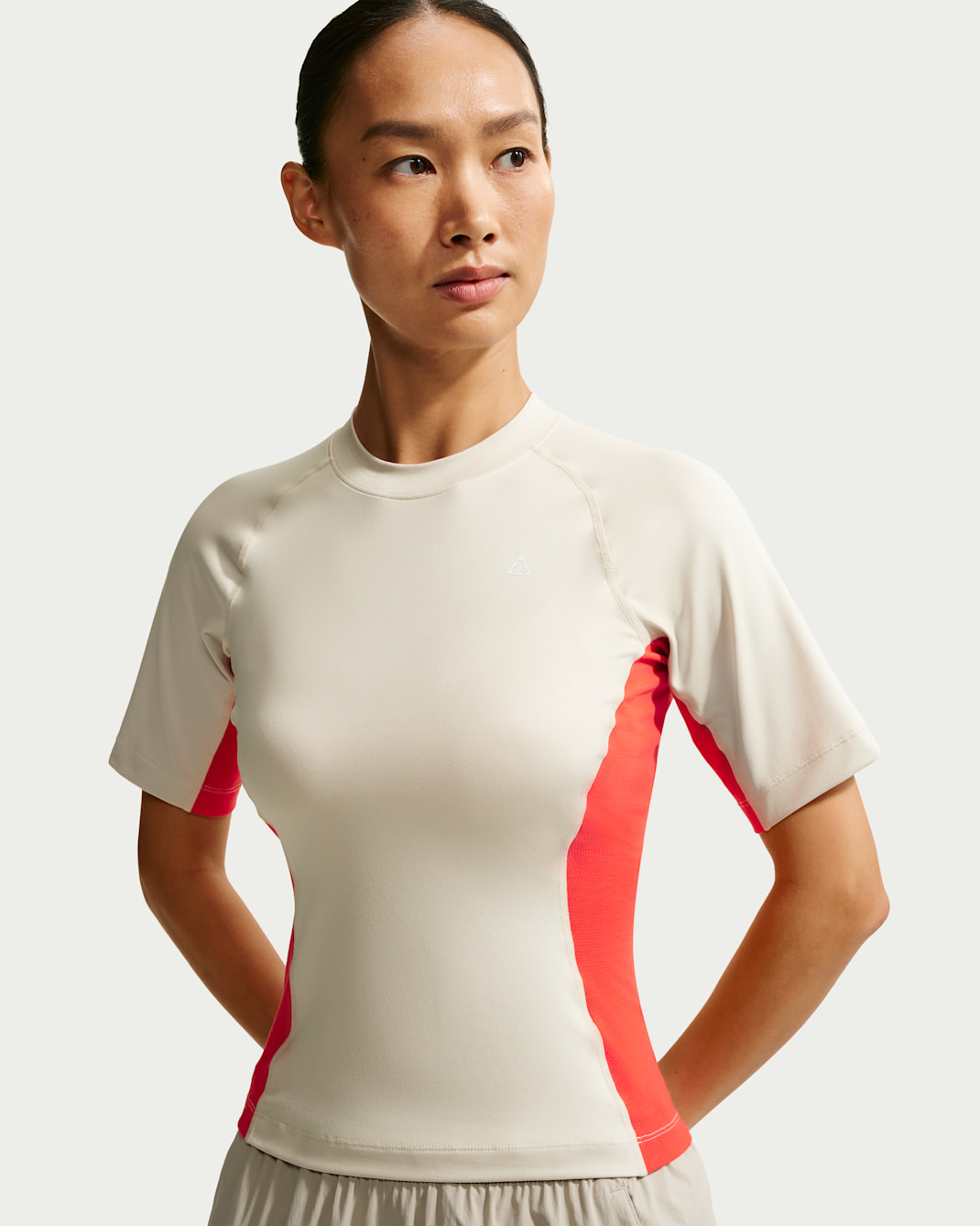 ACG Wildsee Women's Dri-FIT Short-Sleeve Base Layer Top - Light Orewood Brown/Light Crimson/Light Crimson/Summit White