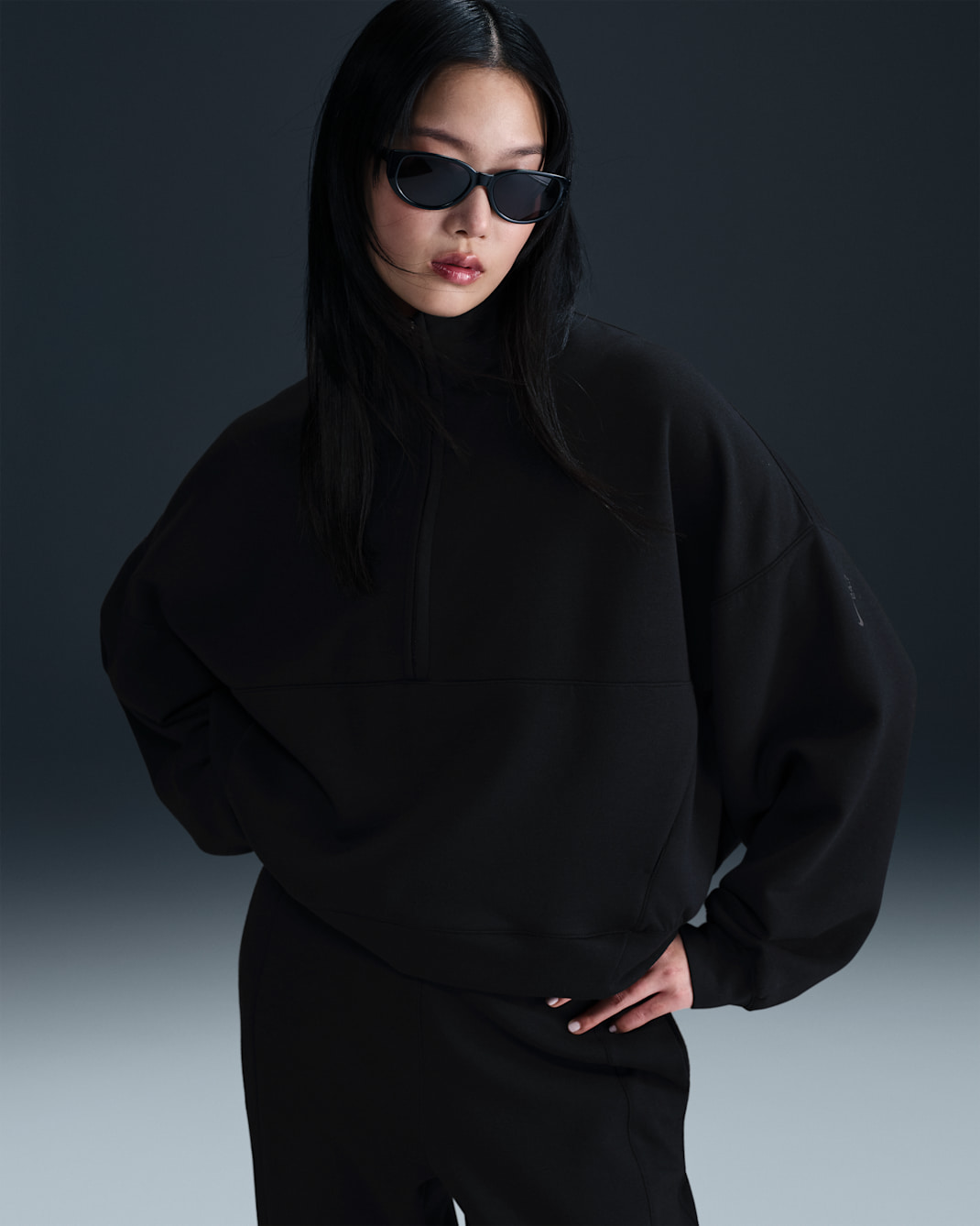 Nike 24.7 ImpossiblySoft Women's Dri-FIT Oversized 1/2-Zip Top - Black/Dark Smoke Grey
