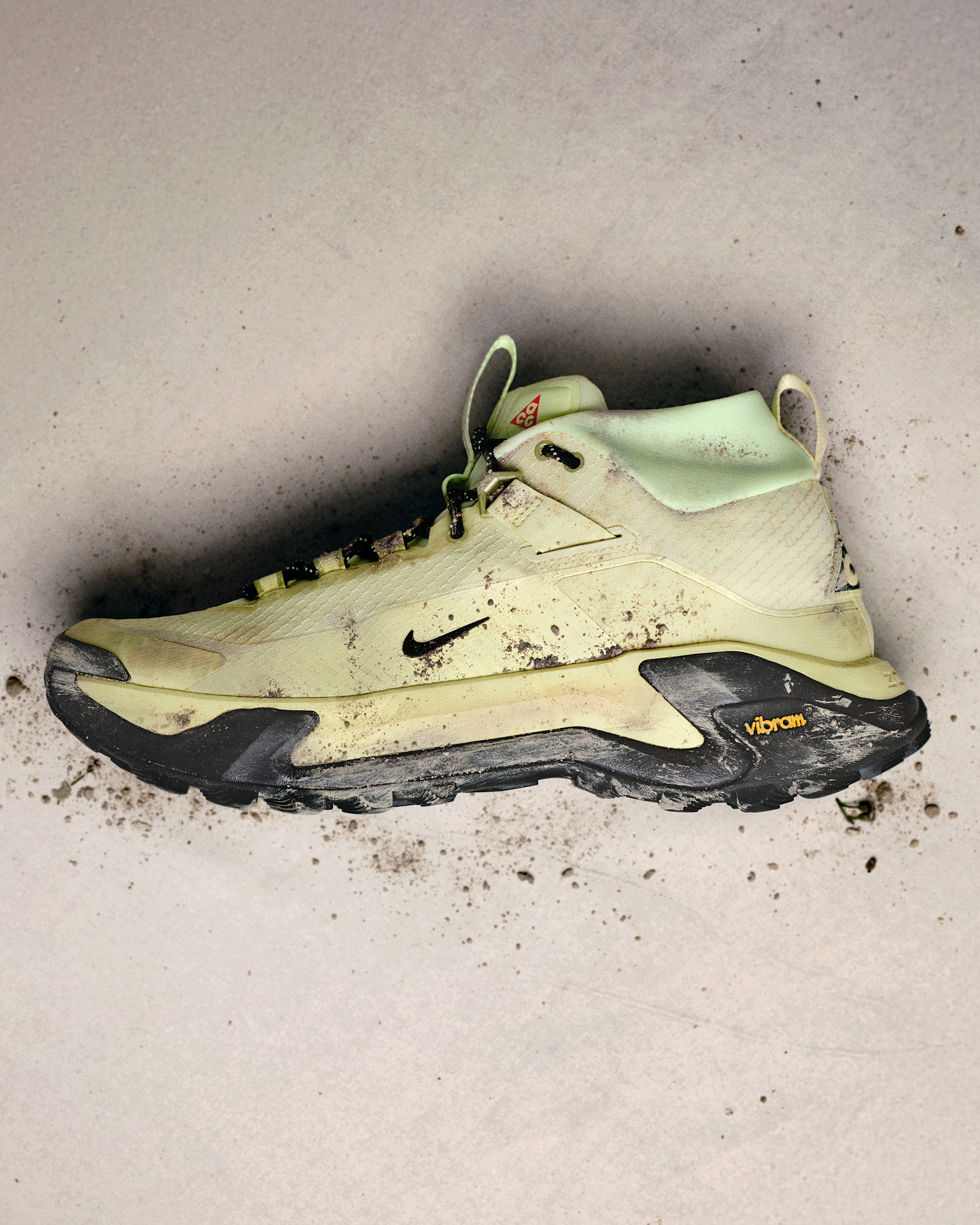 ACG Zegama Hike Men's Hiking Shoes - Life Lime/Barely Volt/Smoke Grey/Dark Smoke Grey