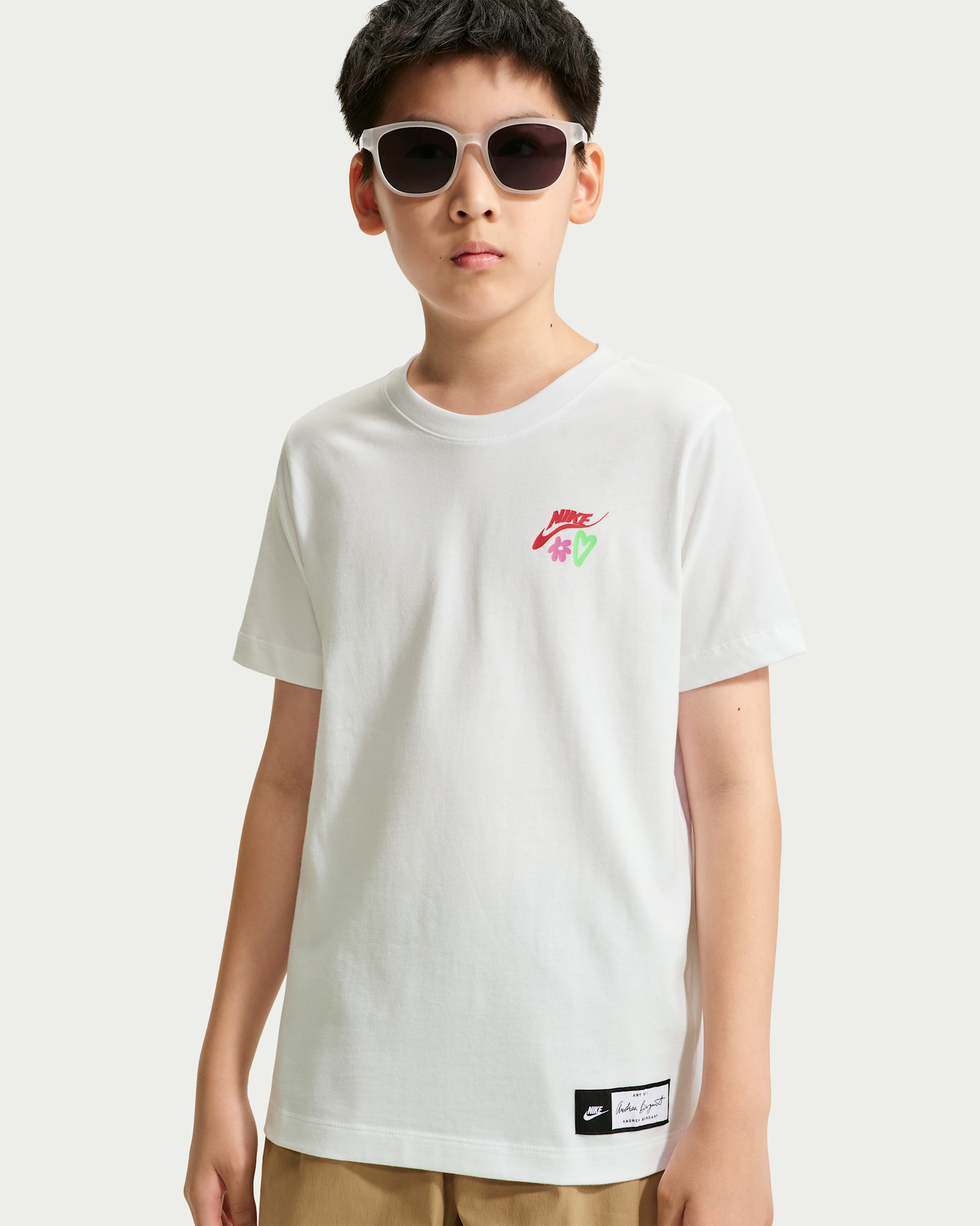 Nike Sportswear Older Kids' T-Shirt - White