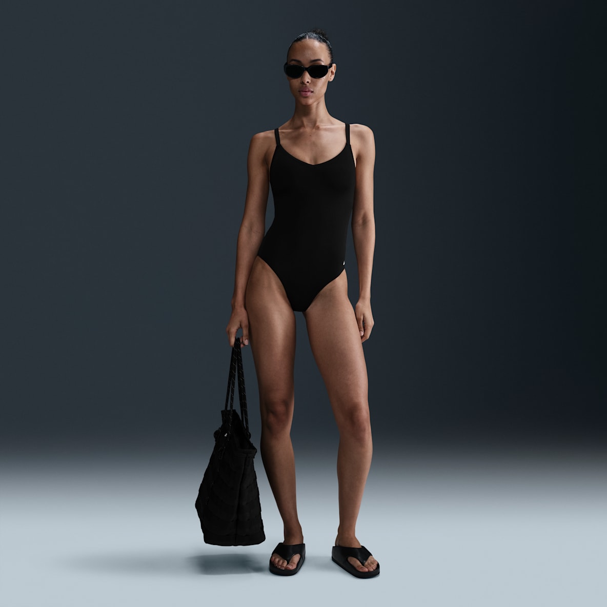 Nike Swim Effortless Essential Traje de baño de una pieza con cuello en V para mujer