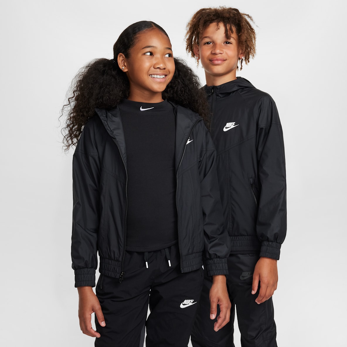 Nike Sportswear Windrunner Older Kids' Hooded Repel Jacket