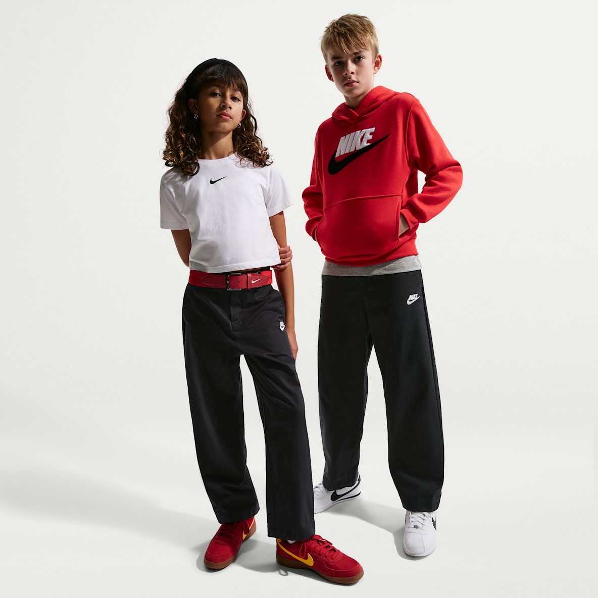 Nike Sportswear Club Older Kids' Woven Everyday Trousers