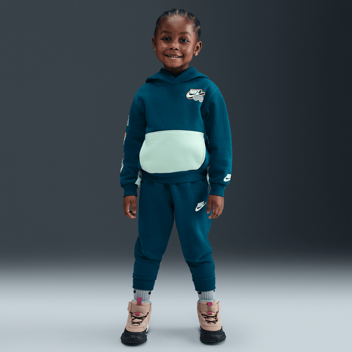 Nike Conjunto de sudadera con gorro sin cierre y joggers de tejido Fleece infantil