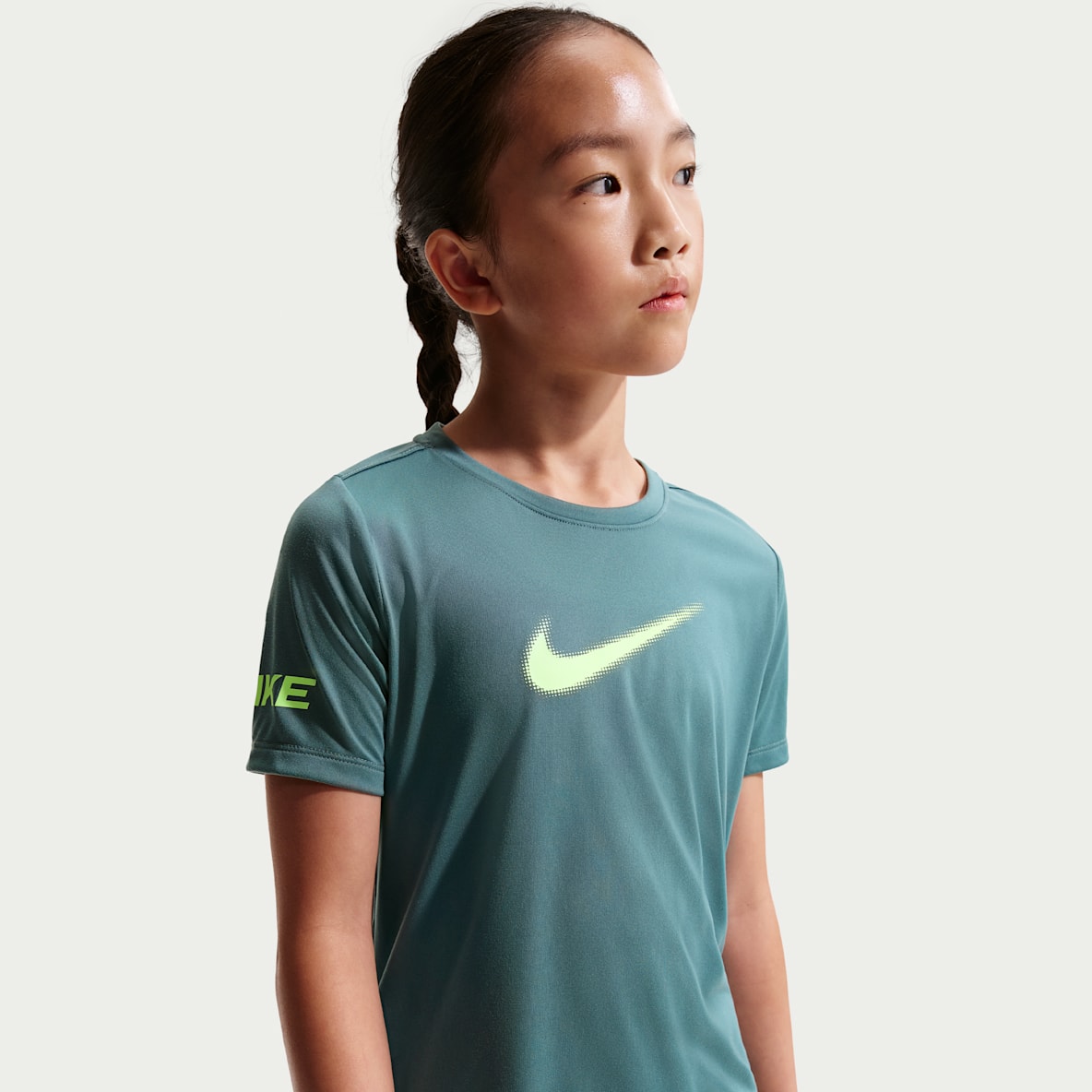 Nike Pro Playera de entrenamiento de manga corta Dri-FIT para niña talla grande