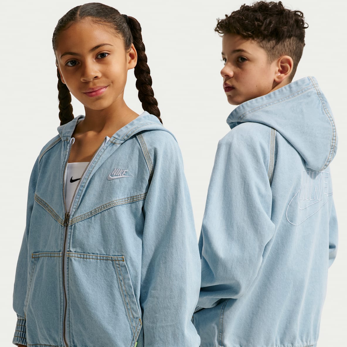 Nike Sportswear Collection Chamarra de denim con gorro de cierre completo para niños talla grande