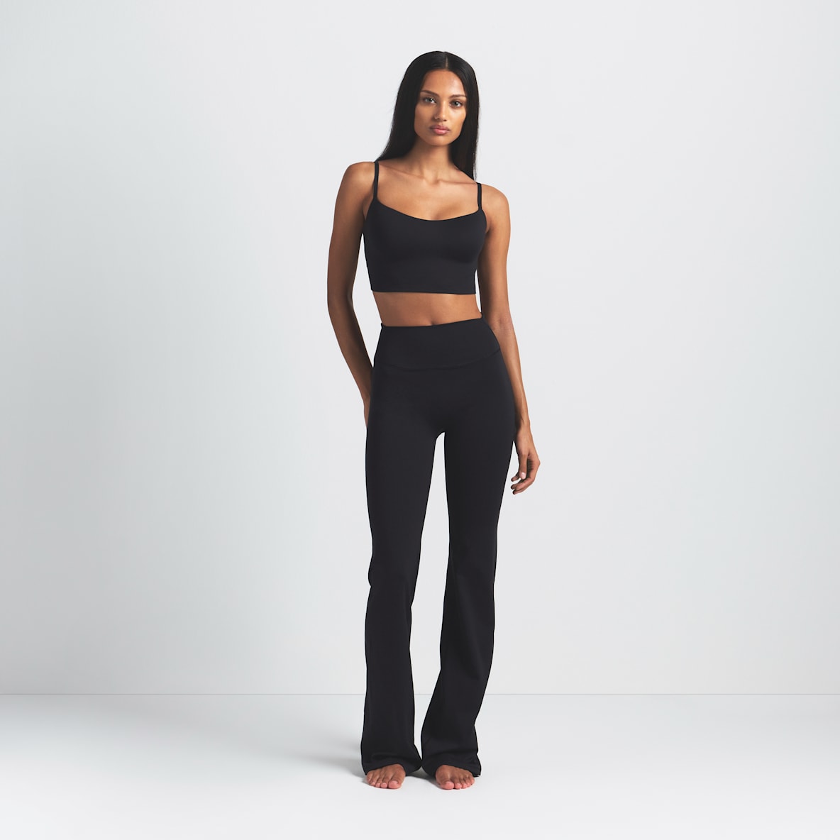 NikeSKIMS Matte Leggings acampanados slim de tiro alto para mujer