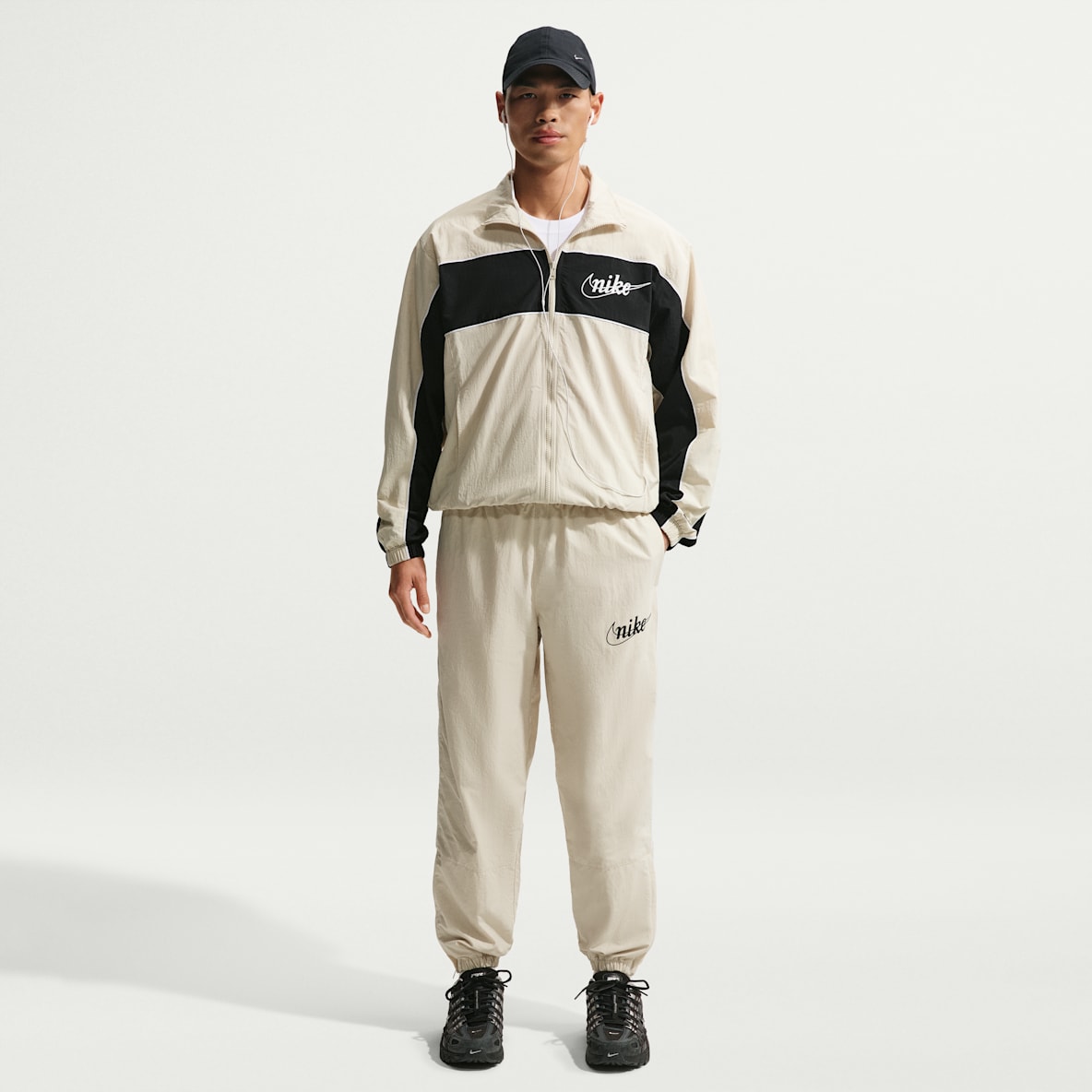 Nike Sportswear Club Men's Lightweight Trousers