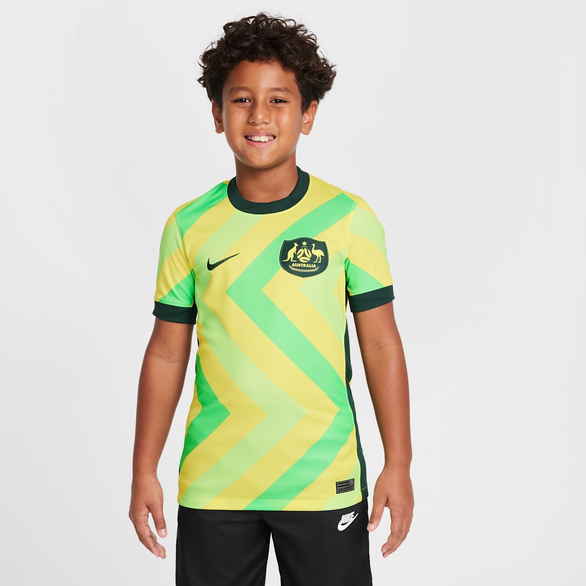 Australia 2025/26 Stadium Home Older Kids' Nike Dri-FIT Football Replica Shirt