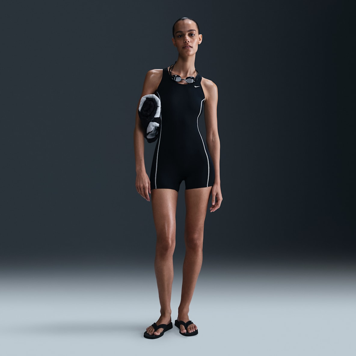 Natación Nike HydraStrong Essential Traje de baño con piernas para mujer