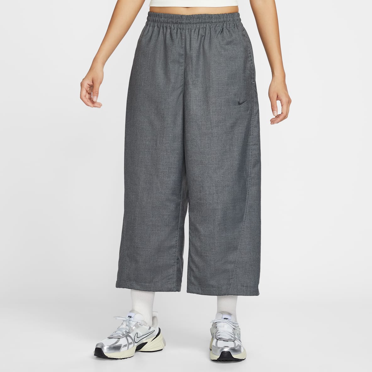 Nike Sportswear Women's Oversized Mid-Rise Woven Trousers