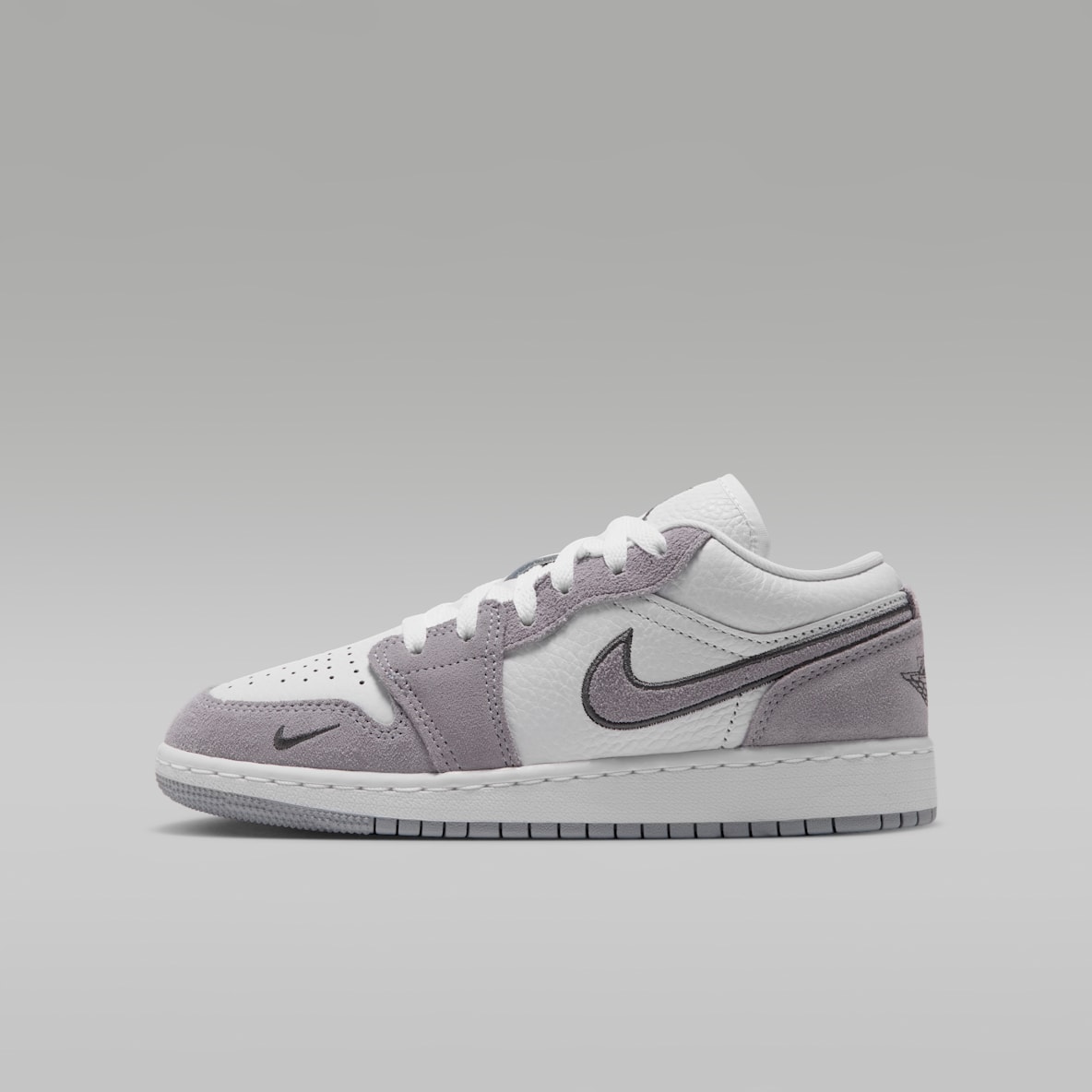 Air Jordan 1 Low SE Older Kids' Shoes
