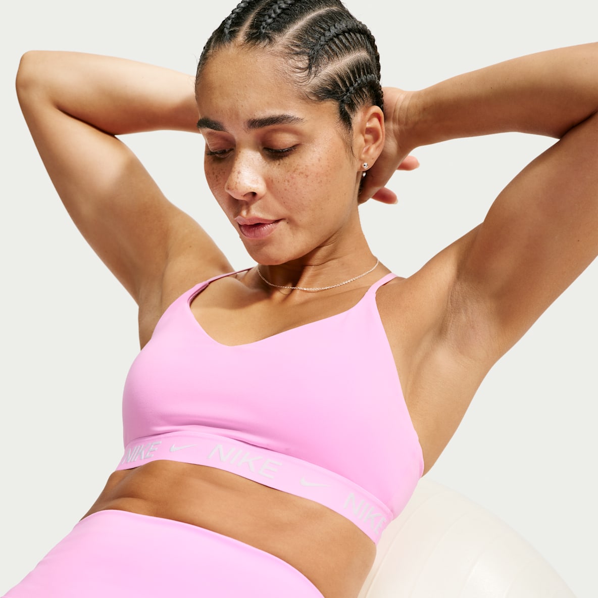 Nike Indy Light Support Bra deportivo ajustable con almohadillas para mujer