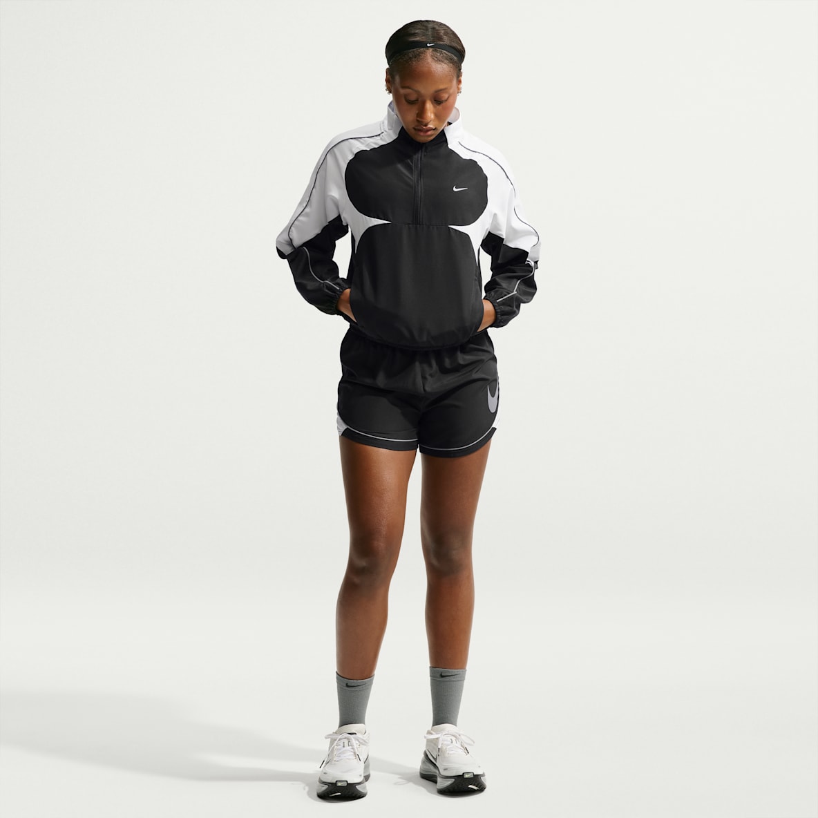 Nike Swoosh Short de running taille mi-haute non doublé Dri-FIT pour femme