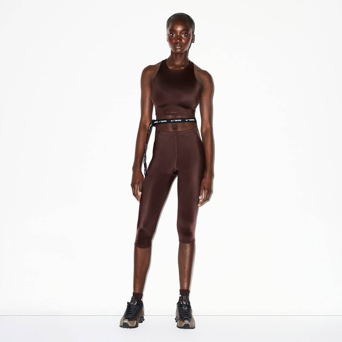 NikeSKIMS Satin Shine Leggings de tiro alto de 43 cm con cordón de ajuste para mujer
