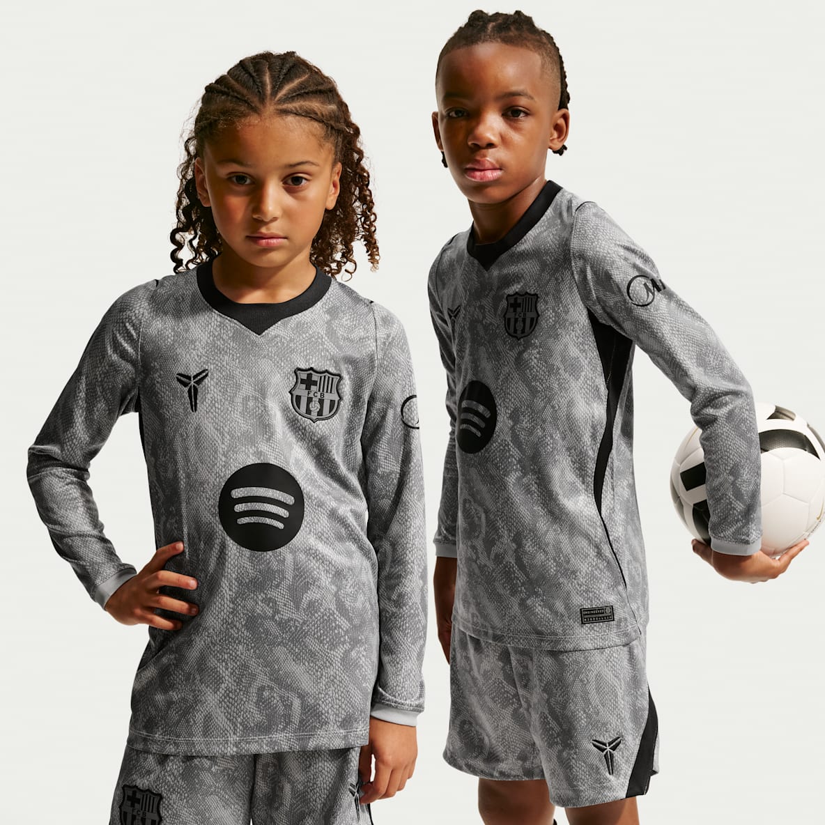 F.C. Barcelona 2026/27 Stadium Goalkeeper Away Older Kids' Kobe Dri-FIT Football Replica Shirt