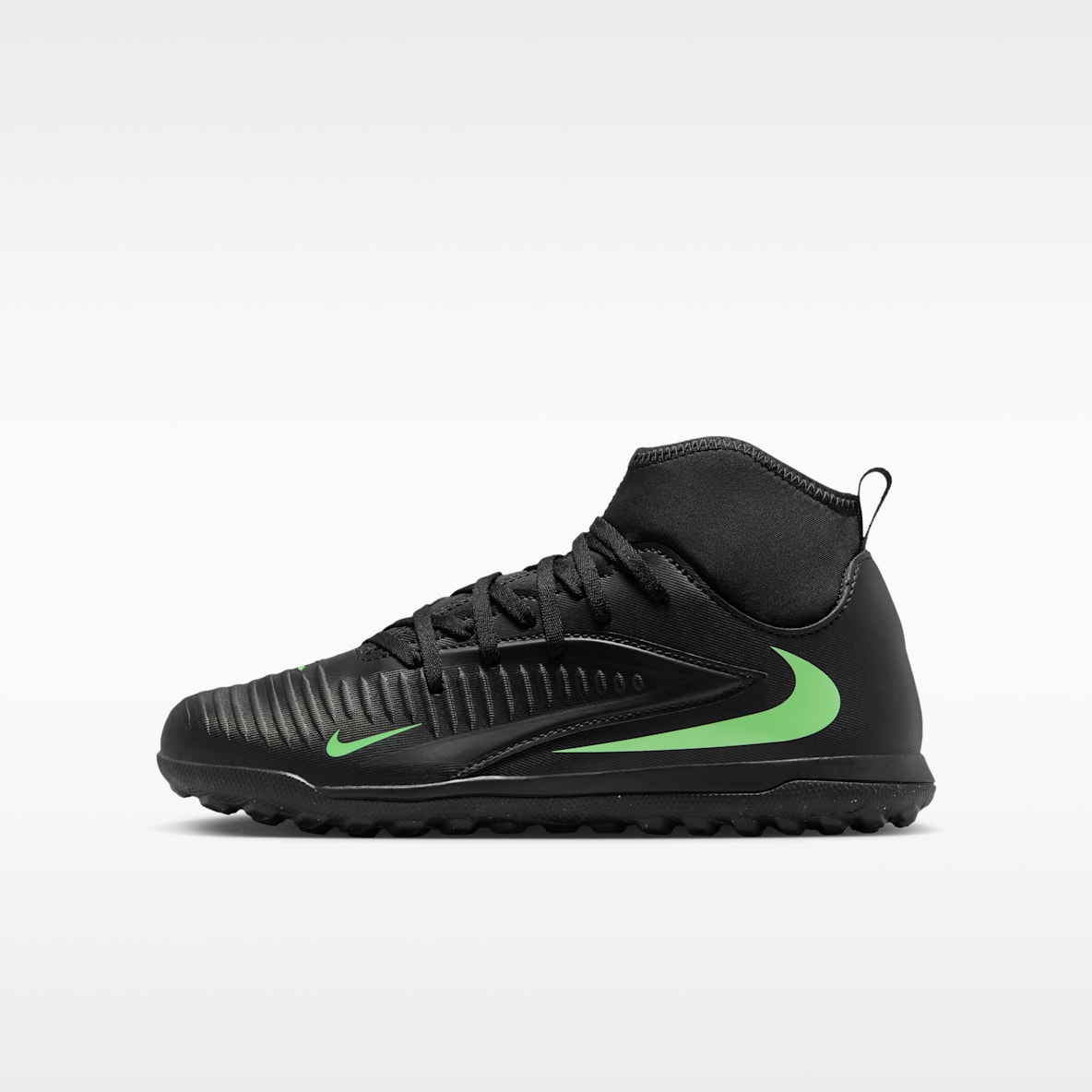 Nike Jr. Phantom 6 High Club Older Kids' Turf Football Shoe