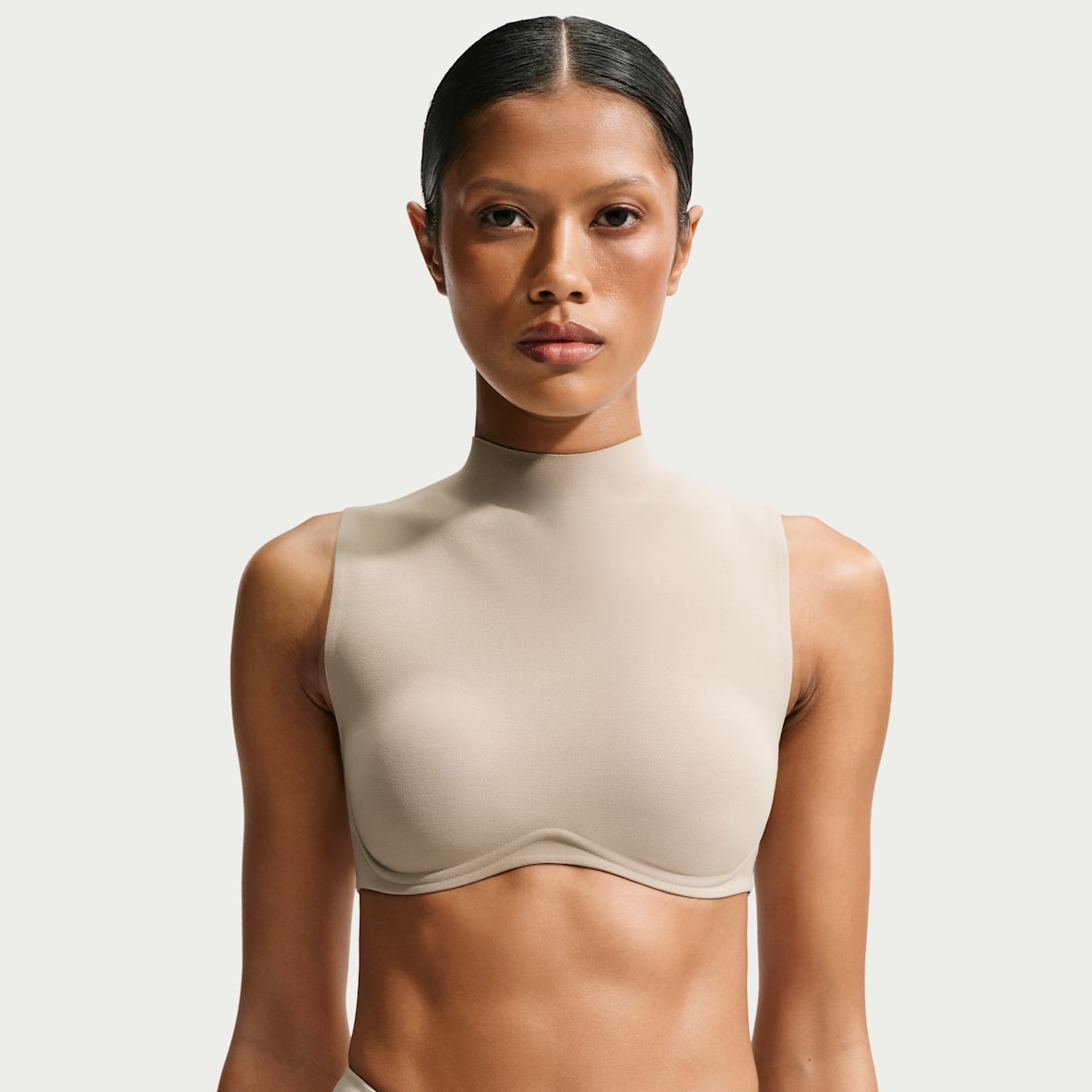 NikeSKIMS Studio Stretch Bra deportivo con cuello alto y baja sujeción para mujer