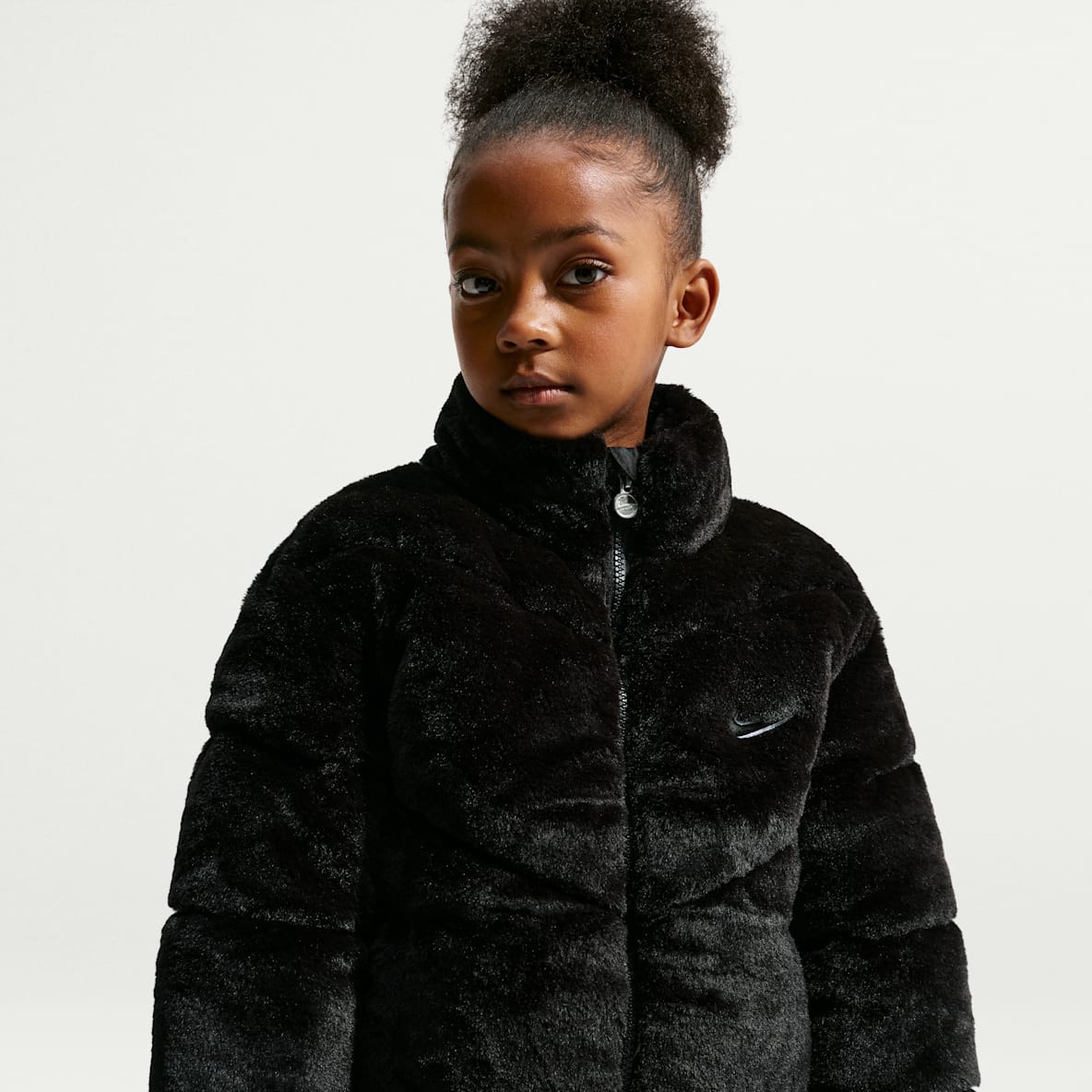 Nike Chamarra acolchada de piel sintética para niños talla pequeña