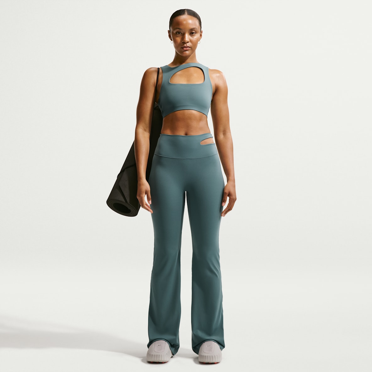 Nike Zenvy Leggings de tiro alto acampanados para mujer