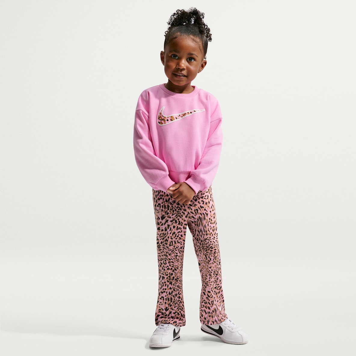 Nike Conjunto infantil de leggings estampados y sudadera de cuello redondo