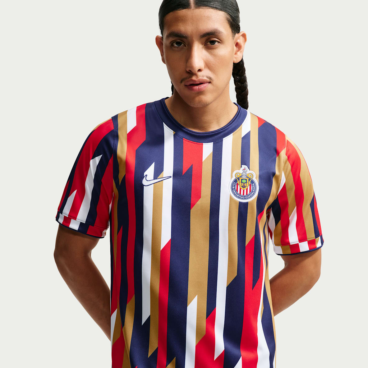C.D. Guadalajara Playera de futbol de manga corta Nike Dri-FIT para antes del partido para hombre