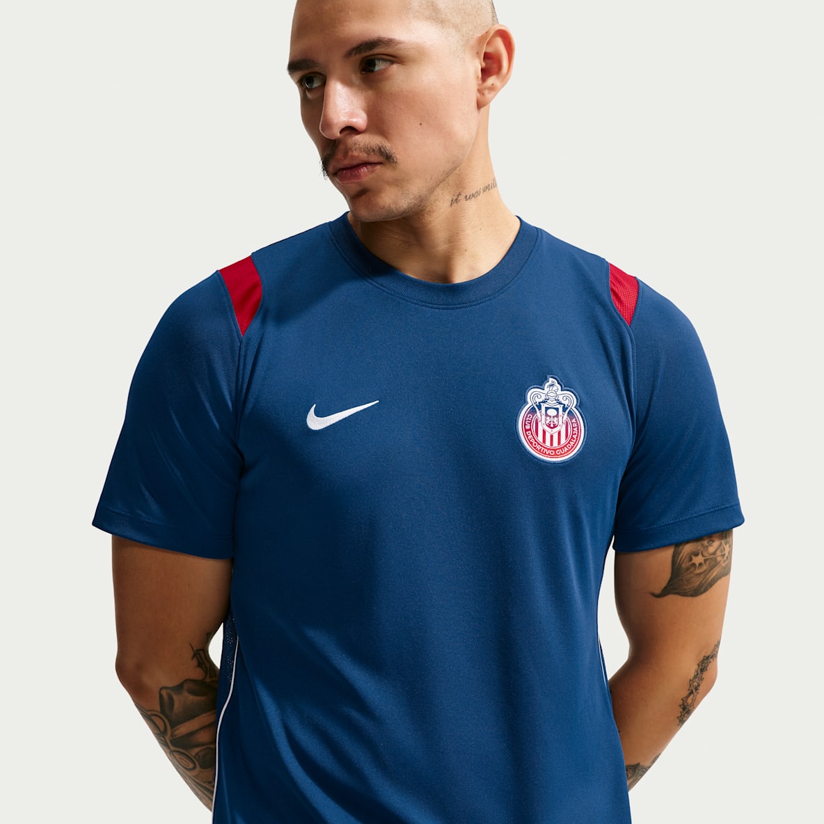 C.D. Guadalajara Academy Pro Playera de futbol de manga corta Nike en tejido Knit Dri-FIT para hombre