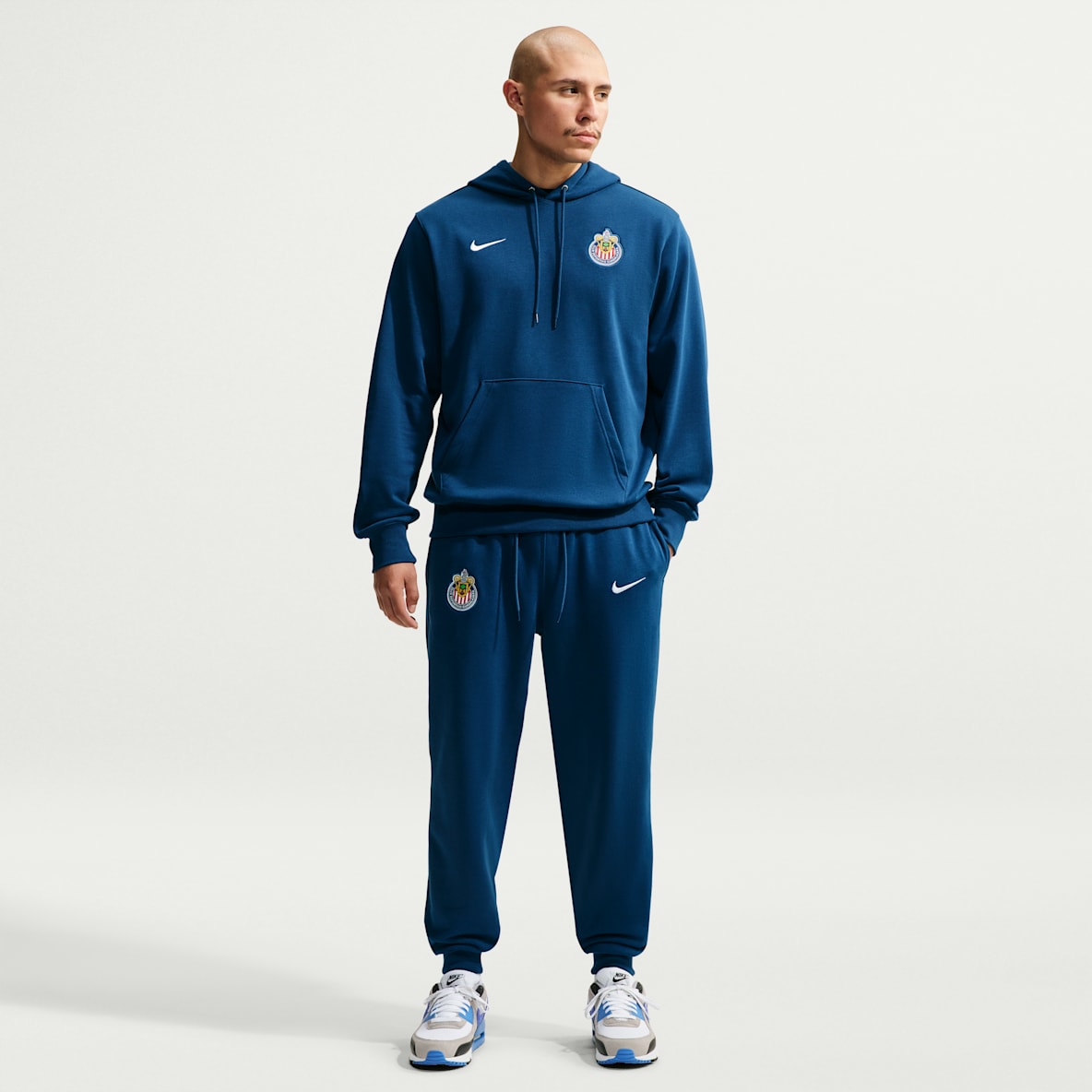 C.D. Guadalajara Joggers de futbol Nike de French Terry para hombre