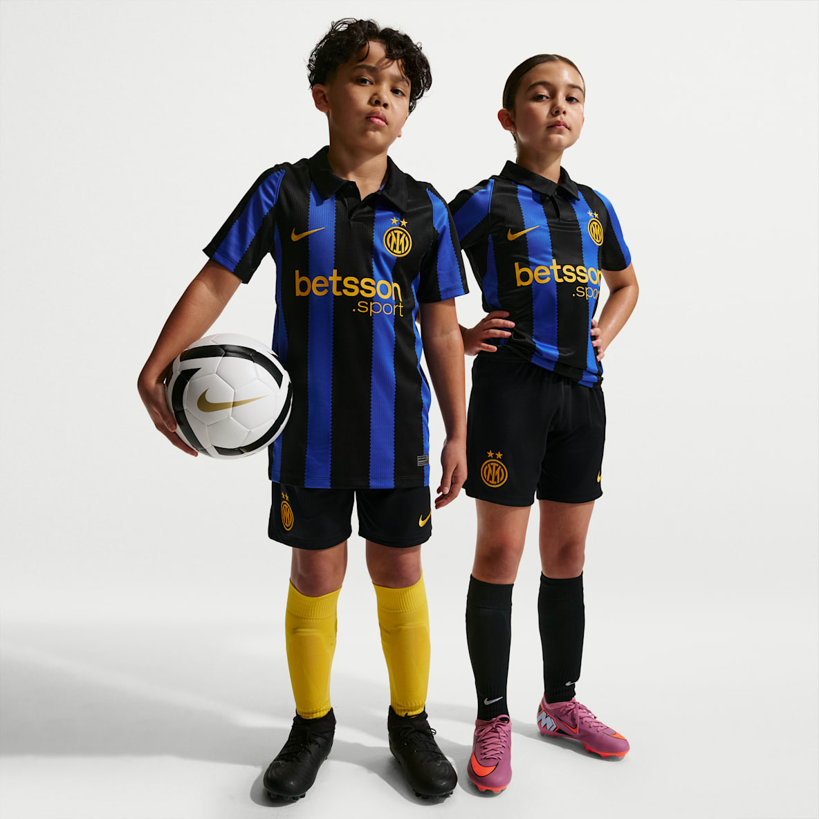 Inter Milan 2026/27 Stadium Home Older Kids' Nike Dri-FIT Football Replica Shorts