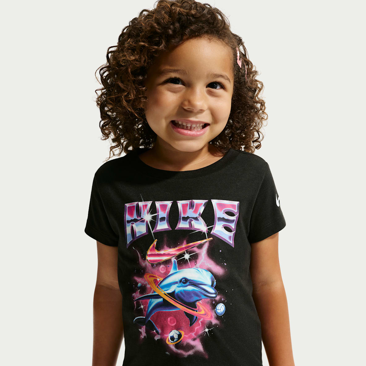 Nike Playera infantil con gráfico de delfín