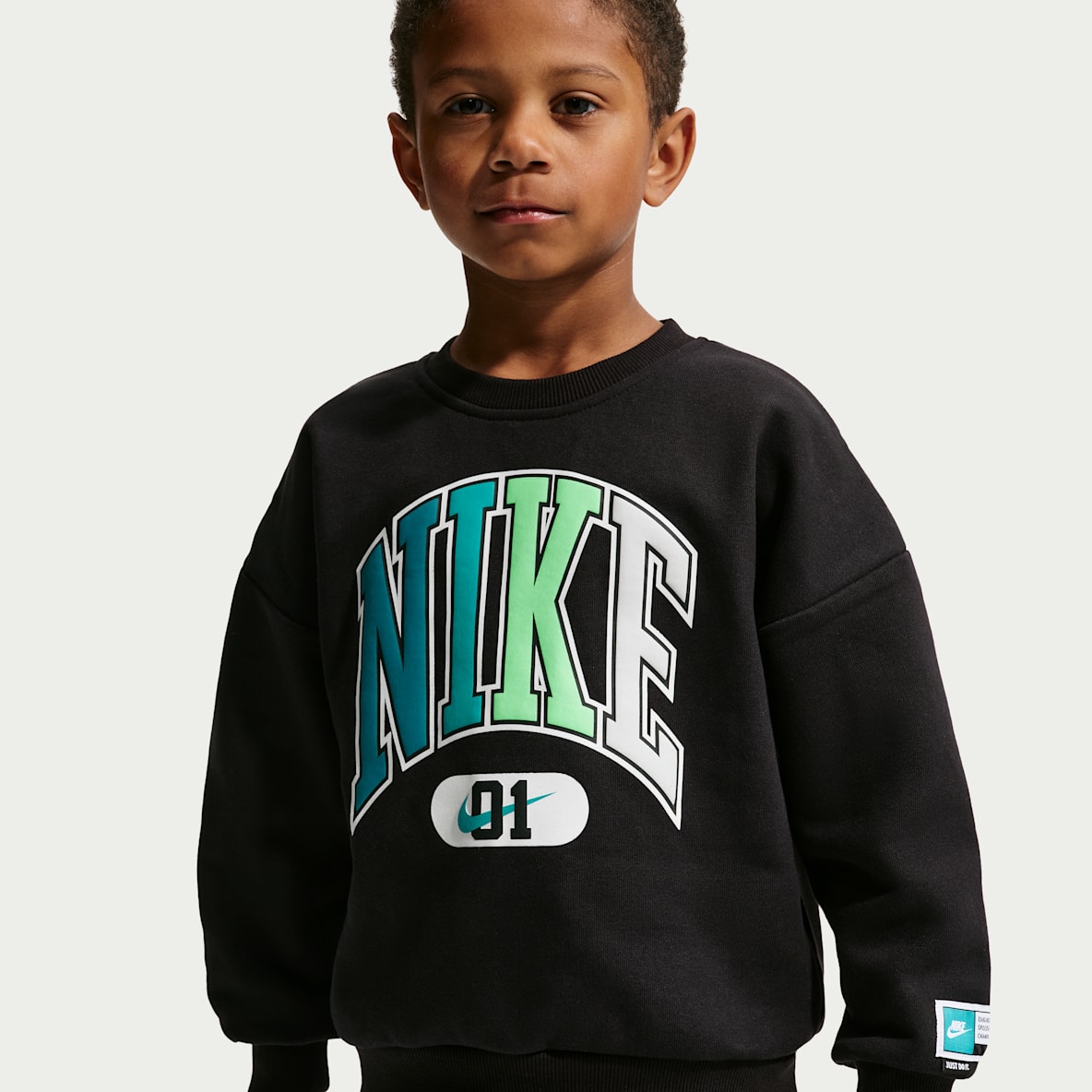 Nike Sportswear Sudadera de cuello redondo de tejido Fleece Multisport para niños talla pequeña