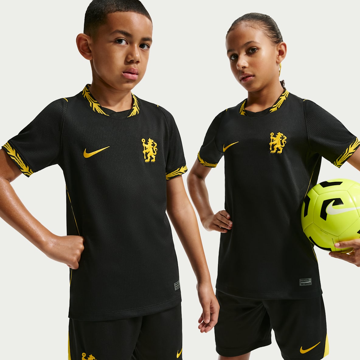 Chelsea F.C. 2026/27 Stadium Away Older Kids' Nike Dri-FIT Football Replica Shirt