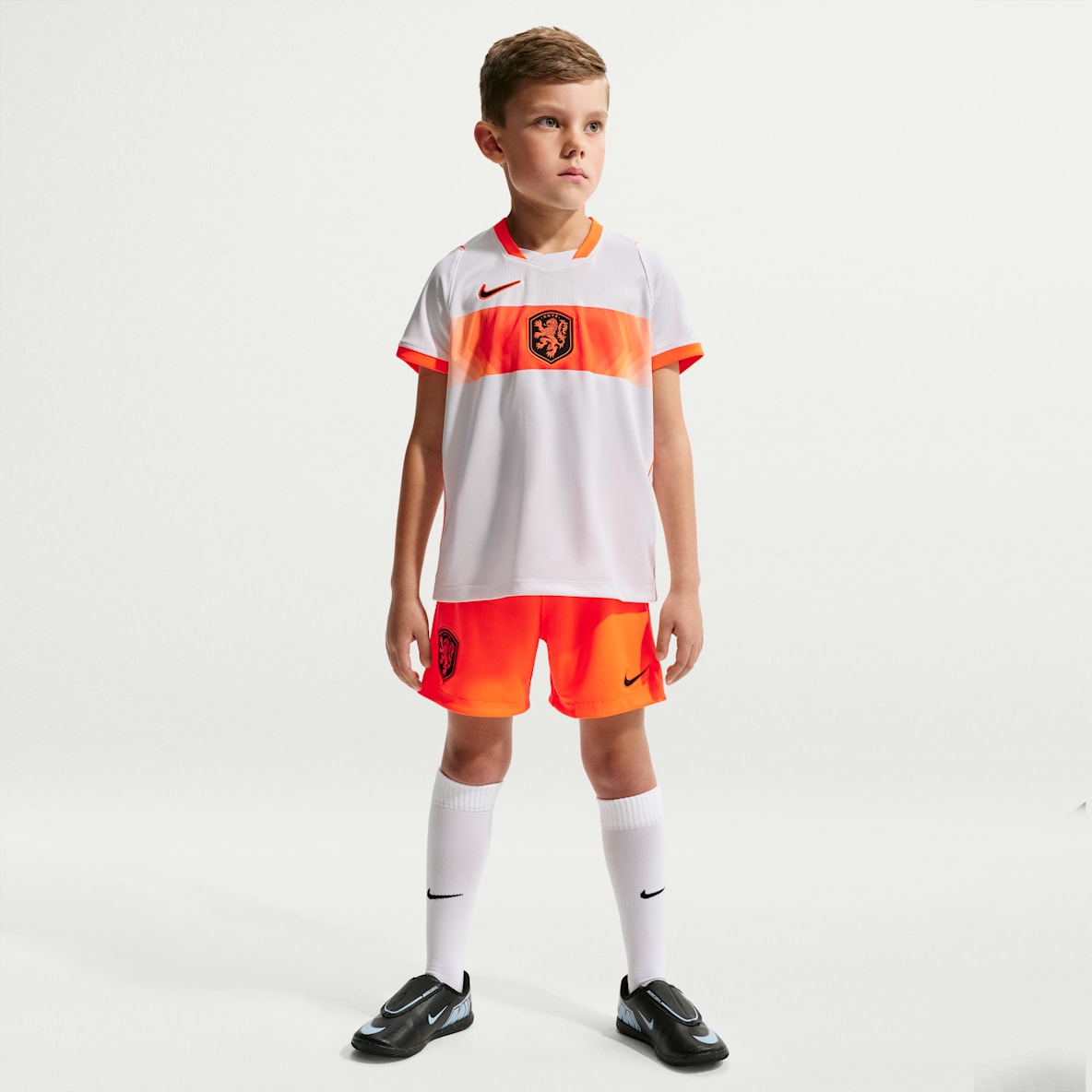 Países Bajos visitante 2026 Stadium Kit de 3 piezas de fútbol Nike Replica para niños talla pequeña