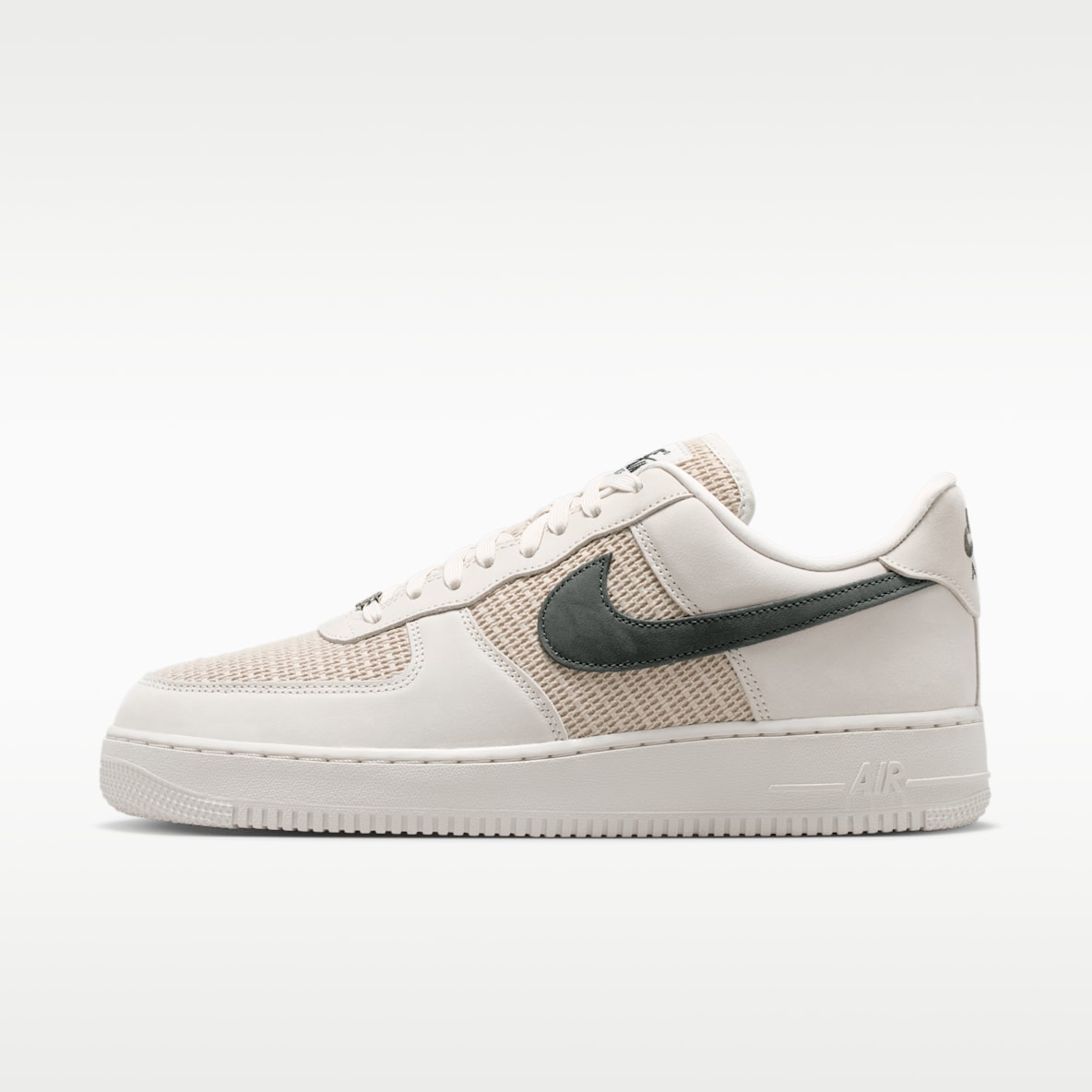 Nike エア フォース 1 ‘07 LV8 メンズシューズ