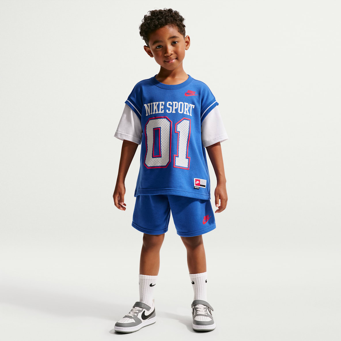 Nike Sportswear Conjunto de 2 piezas con shorts Multisport para niños talla pequeña