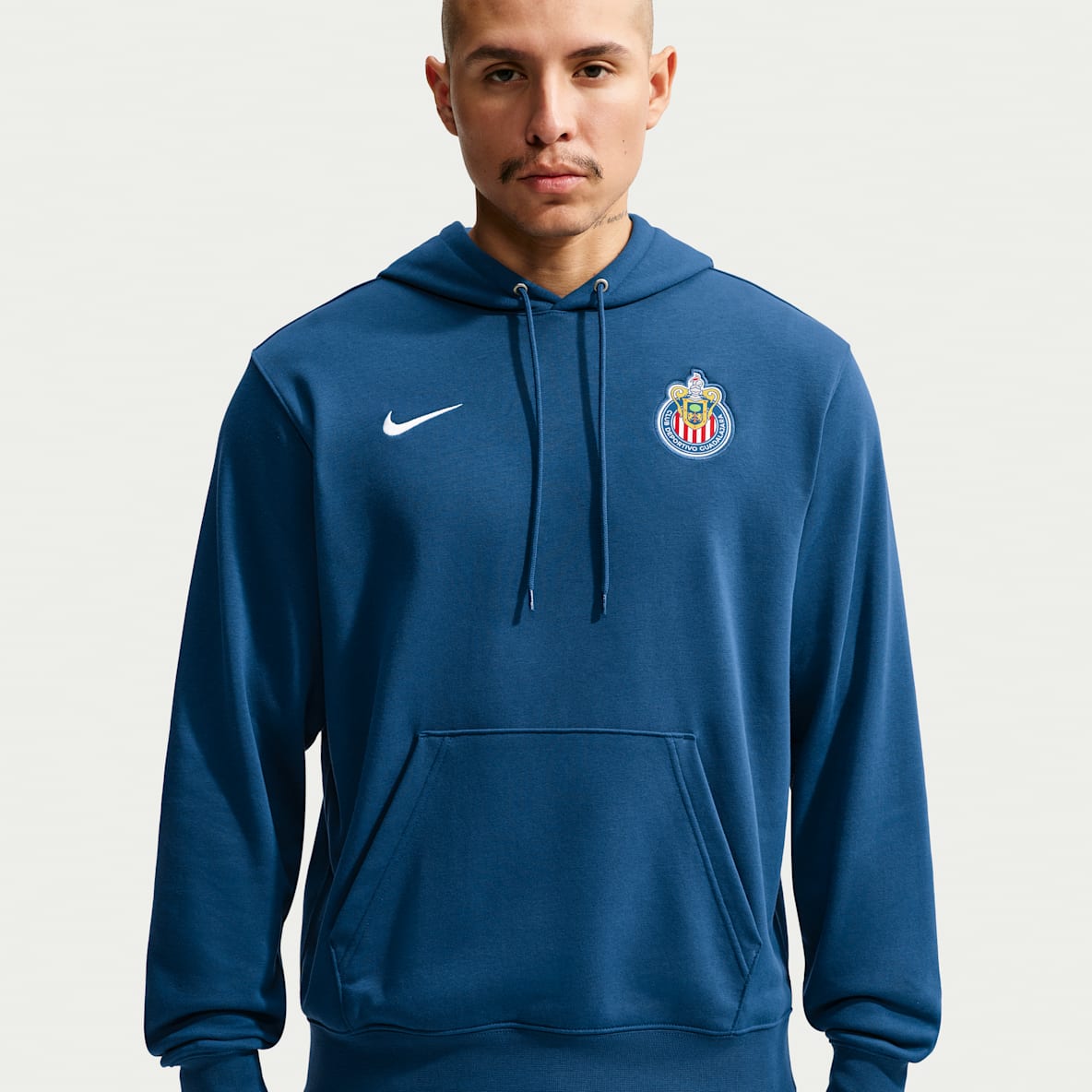 C.D. Guadalajara Sudadera con gorro sin cierre de futbol de French Terry Nike Club para hombre