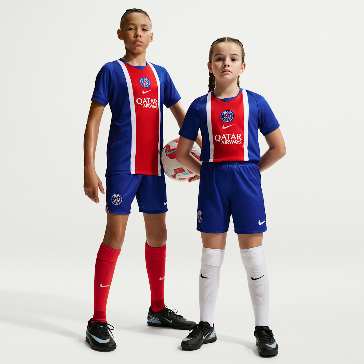 Paris Saint-Germain 2026/27 Stadium Home Older Kids' Nike Dri-FIT Football Replica Shorts